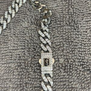 Elegant Silver Necklace with Crystal Accents